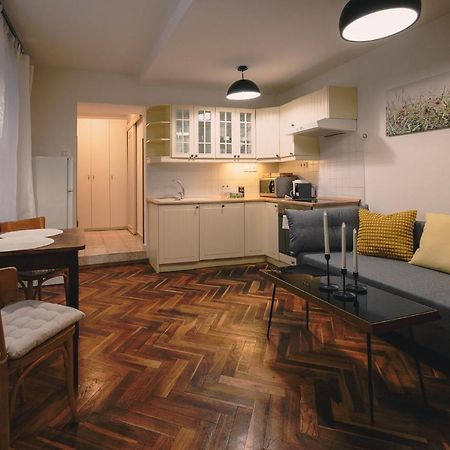 Skau Family Venturska Apartment Братислава Екстериор снимка