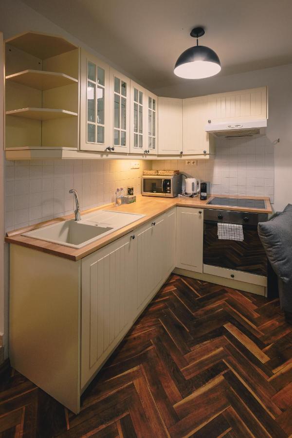 Skau Family Venturska Apartment Братислава Екстериор снимка